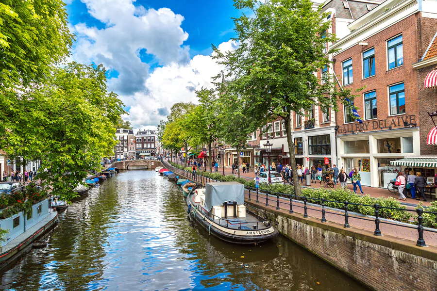 Comment visiter les canaux d'Amsterdam en bateau ?