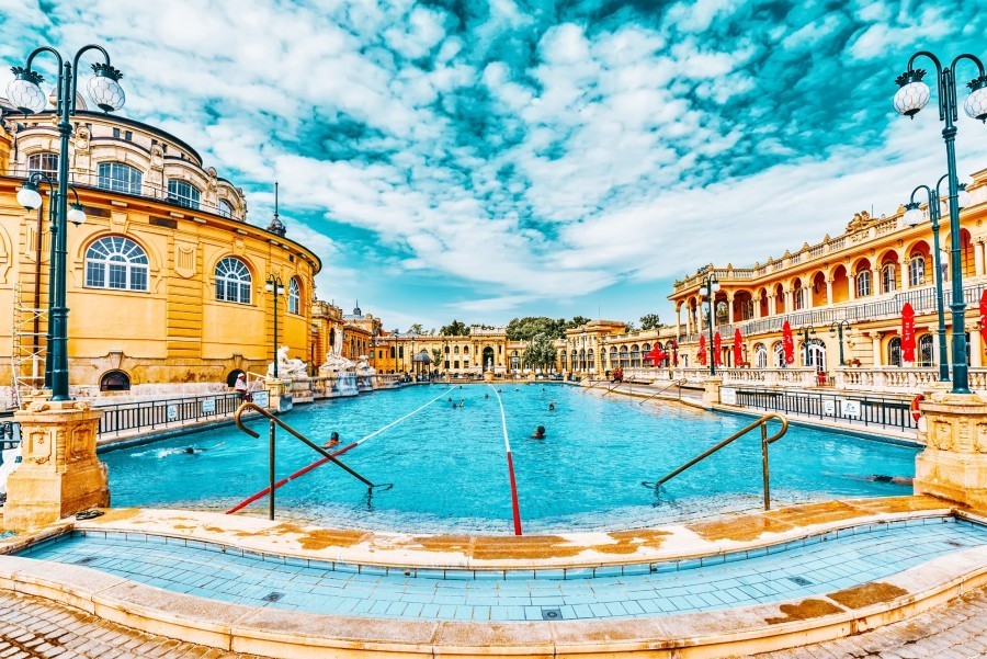 Quelle est l'histoire des bains Széchenyi à Budapest ?